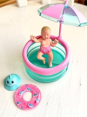 ZURU Mini Brands Baby Series 2 ~ Baby in blue pool with shark hat + floatie 🦈 👶🏼